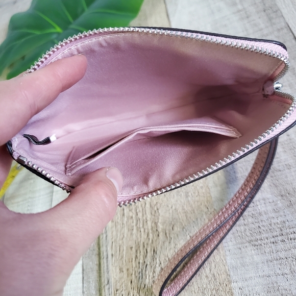 COACH | Crossgrain Leather Corner Zip Wristlet in Carnation - Picture 4 of 8